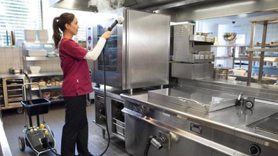 Limpieza de instalaciones, equipos y maquinaria de cocina